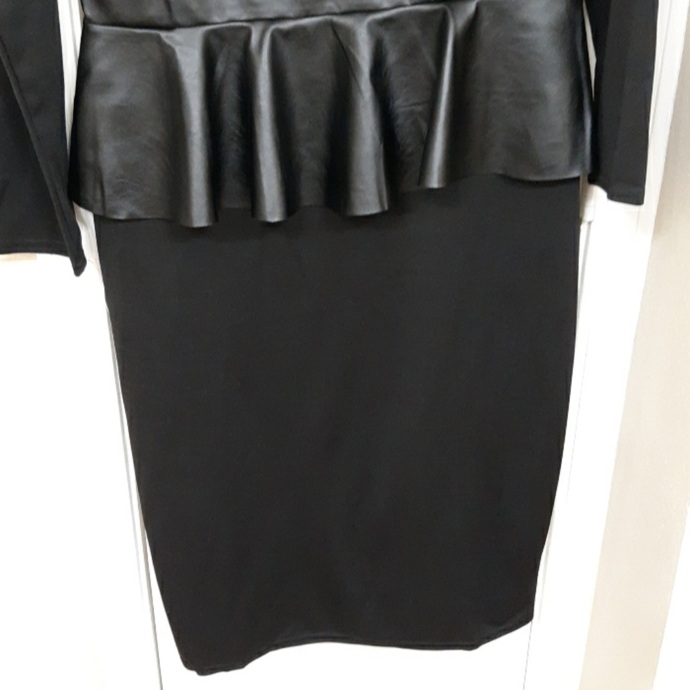 Black Asymmetrical Shoulder Peplum Dresses - Picture 6 of 8